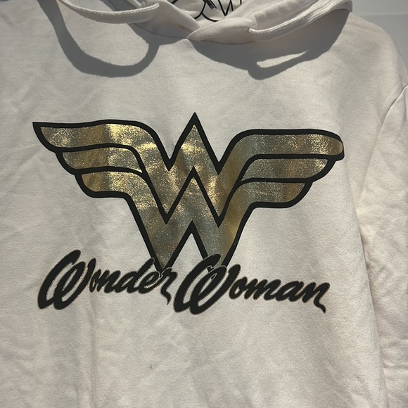 Wonder Woman Hoodie - Picture 3 of 5